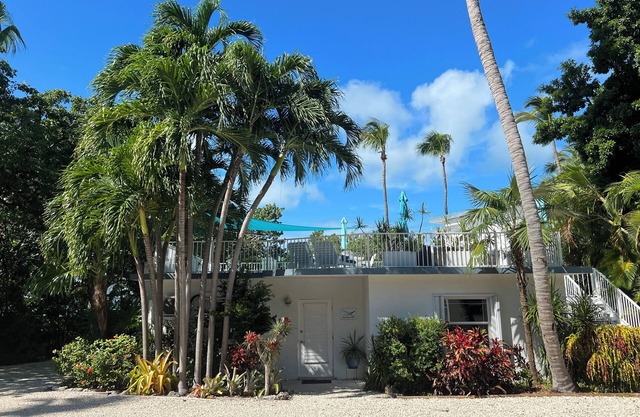Bayview Villa- Pet-Friendly Waterfront Paradise. A fisherman's dream!