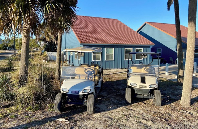 BEACH BUM COTTAGES - STEPS FROM BEACH, INGROUND POOL, PERFECT LOCATION