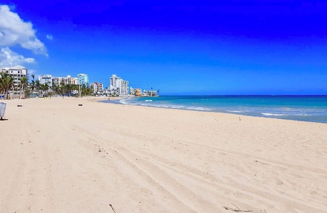 Beach Cabaña 1bdrm-1bath-3beds-Sleep 4-Parking-WIFI-Mar de Isla Verde