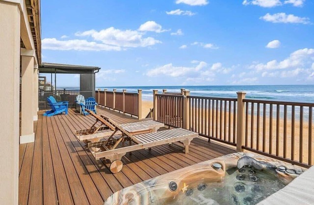 Beach front, 3 br - Foxy's Retreat