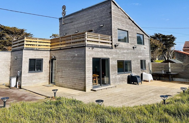 Beach front property, Sea views!