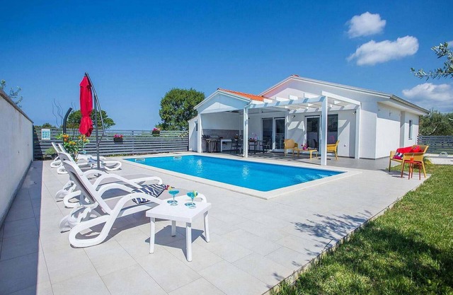 Beach front home in Pula