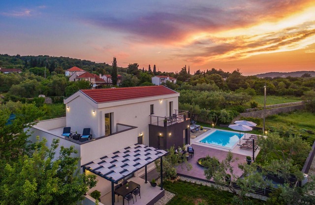 Beach front home in Zdrelac