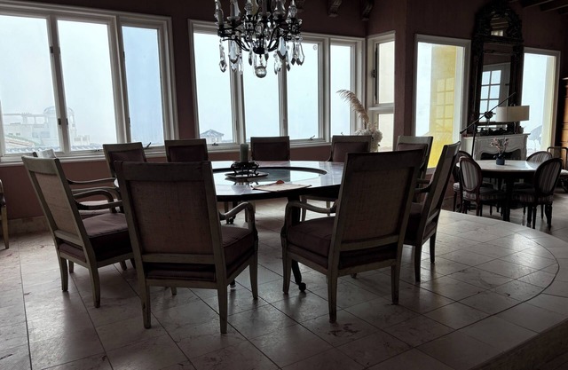 Beach front Villa w/4 bdrm. & 5 Bathrooms. Steps to beach