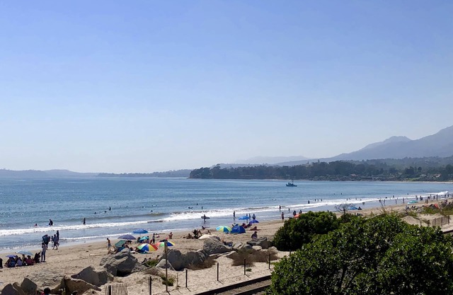 Beach front Sea Loft in Santa Barbara. Weekly discounts. Best beach sunsets!