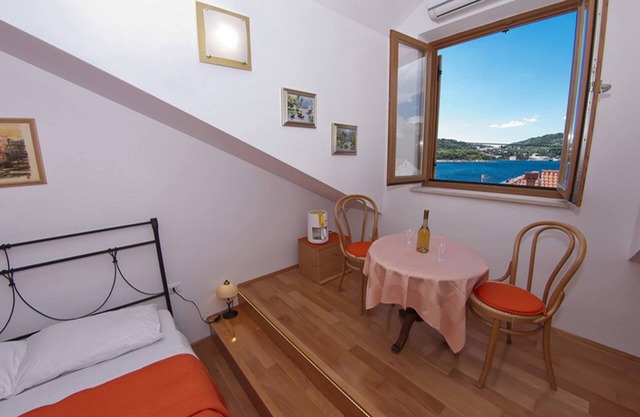 Beach front Villa Orange apartment