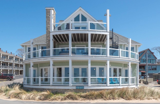 Beach Glass Cottage on North Beach w/Hot Tub - Unforgettable Views