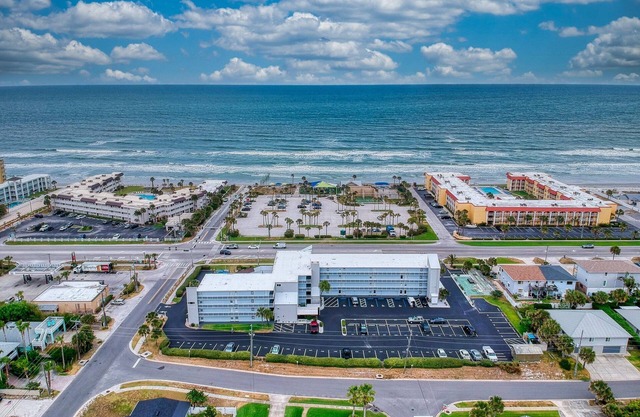 Beach Hideaway NSB- Steps to the beach