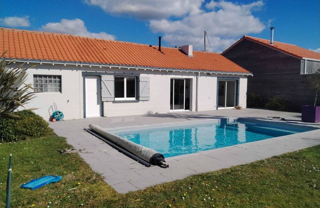 Beach house on foot, private pool