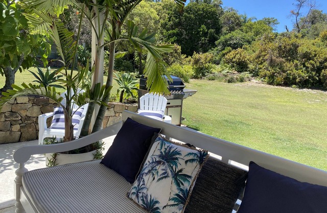 Beach House-Perfect Retreat- 5 min walk to Tallow Beach!