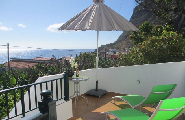 Beach House SUNNY WEST 50 metres from Beach