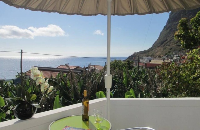 BEACH HOUSE Sunny East