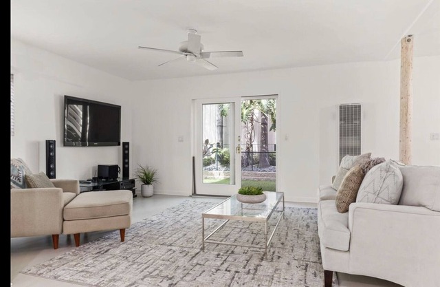 Beach house secluded private bottom floor