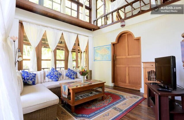 Beach House/Tejakula/AC/B&B/Internet
