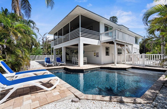 Beach House w/ pool on the north end of AMI