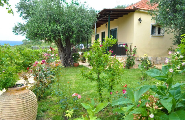 Beach houses "Angelos" on Agios Gordios beach on Corfu