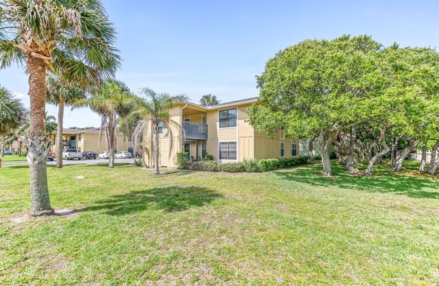 Beach Life, ground floor, quiet &clean. 2BR 2 Bath