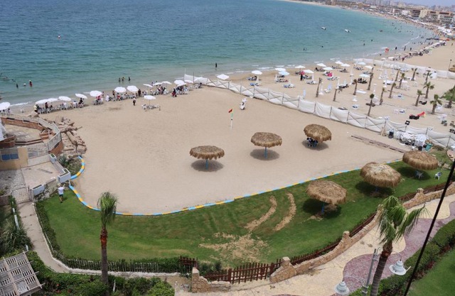 Beach Luxury Mamoura Private Beach