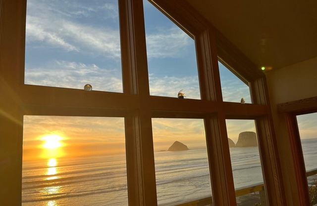 Beach, Please!nModern Oceanfront Haven