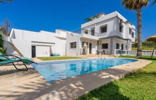 Beach View Villa with Pool-Game Room-Pool table