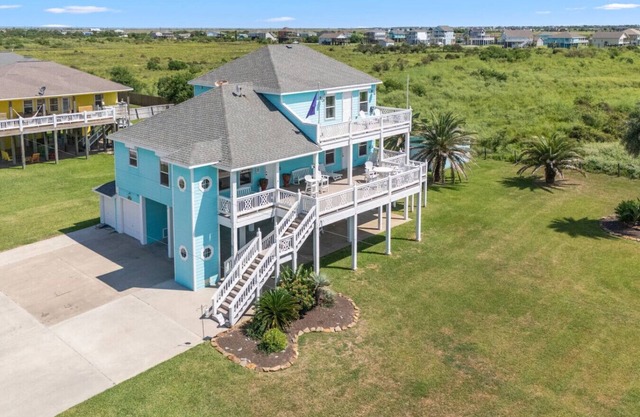 Beach Views, 3 King Suites, up to 15 Guests