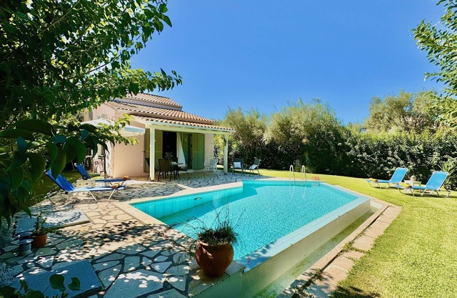 Beach Villa Fotini with private pool