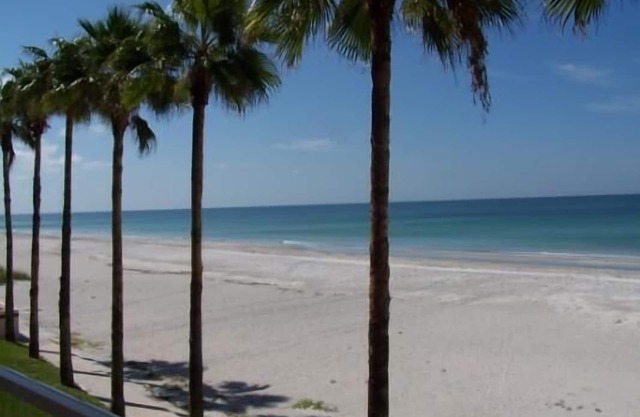 Beachcomber unit 208