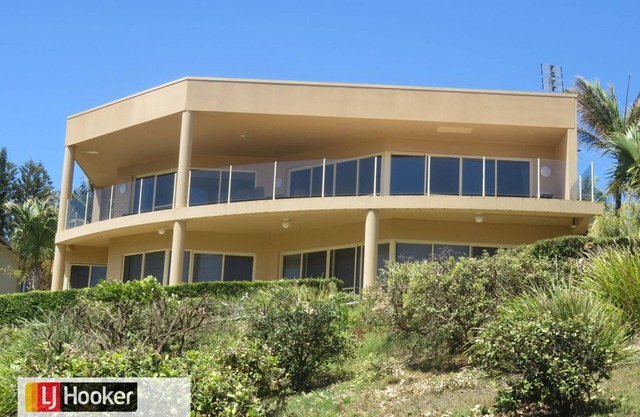 BEACHES UNIT 4 - LUXURY WATERFRONT