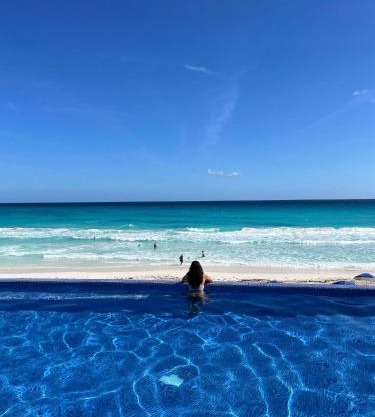 Beachfront 1 bedroom condo in club zone
