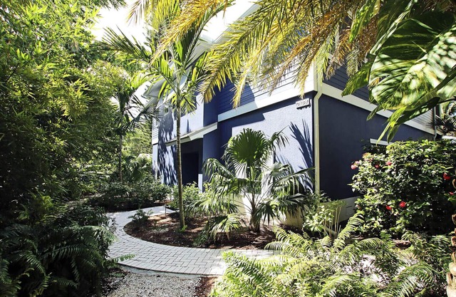 Beachfront 2BR Cottage with King Suite, Fireplace & Gulf Views