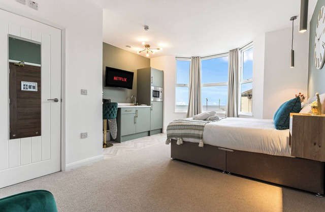 Beachfront Aparthotel, Seaview Apartment with free parking #6