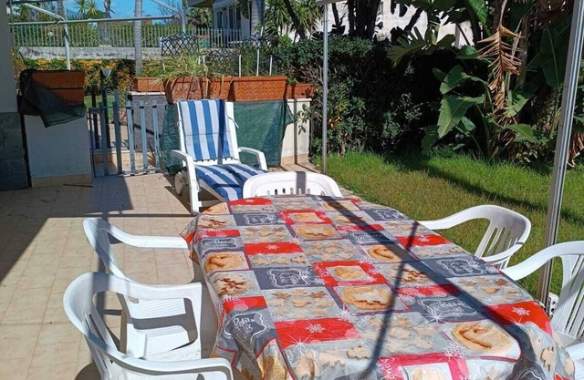 Beachfront apartment, ideal for families or a small group of 4 people
