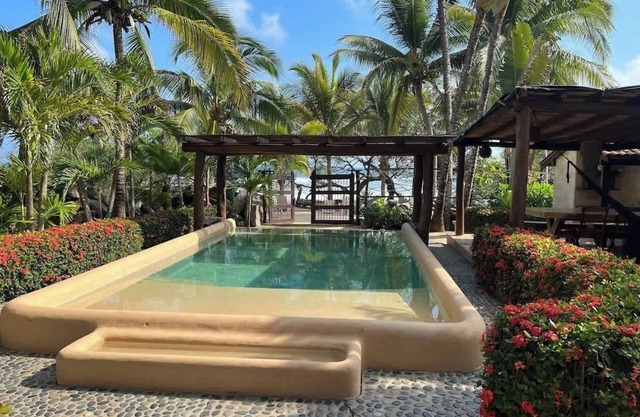 Beachfront Casa Palmillas Troncones w/pool &3rooms