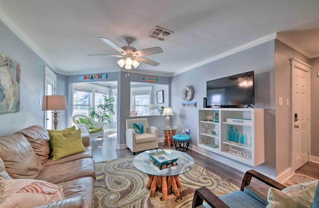 Beachfront Condo in Port Aransas: Pets Stay Free