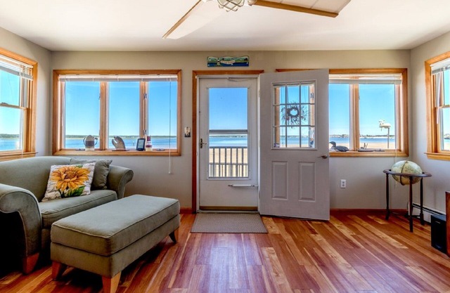 Beachfront Family Vacation in a Quiet Residential Neighborhood.