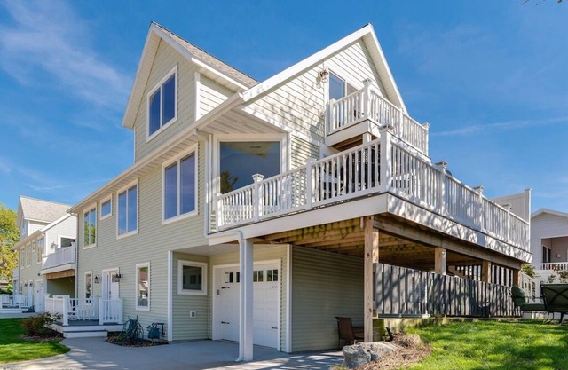 Beachfront Luxury Home-NEW Private Heated Pool, Lake View, Firepit, Game Room