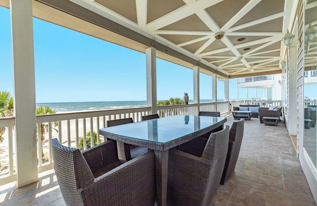 Beachfront Luxury! Huge Patio & Deck, Dog Friendly & Fenced, Stunning Gulf Views