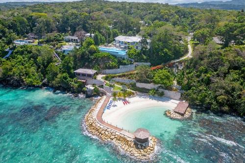 Beachfront Villa in Tower Isle Private Paradise