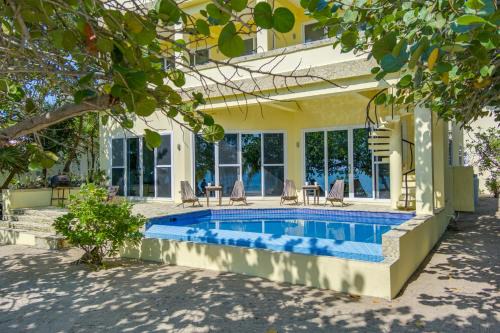 Beachfront Villa Pool Sleeps 7 Grand Lounge