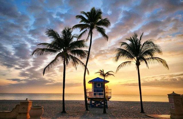 Beachfront with Private Pool ~ 1 Bedroom w/King Bed & FREE PARKING at the Beach