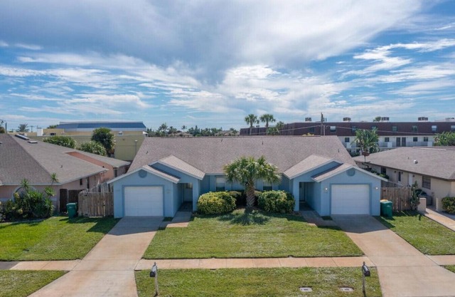 Beachside Getaway - Two Unit duplex - Pool and Patio