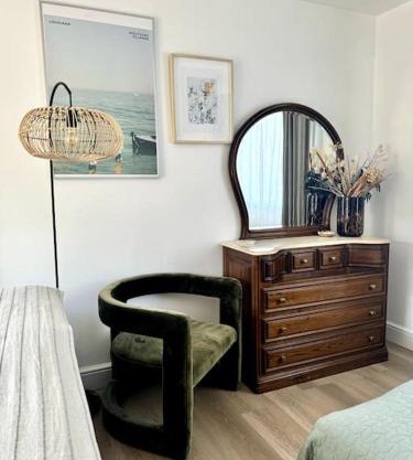 Beachside Studio With Courtyard