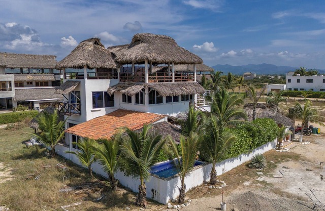 Beachside Villa Sunset Palmarito