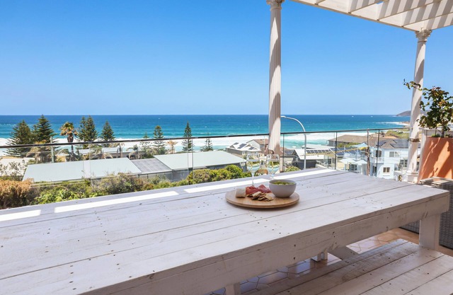 Beachview Curl Curl - the BEST views on Sydney’s beautiful Northern Beaches!