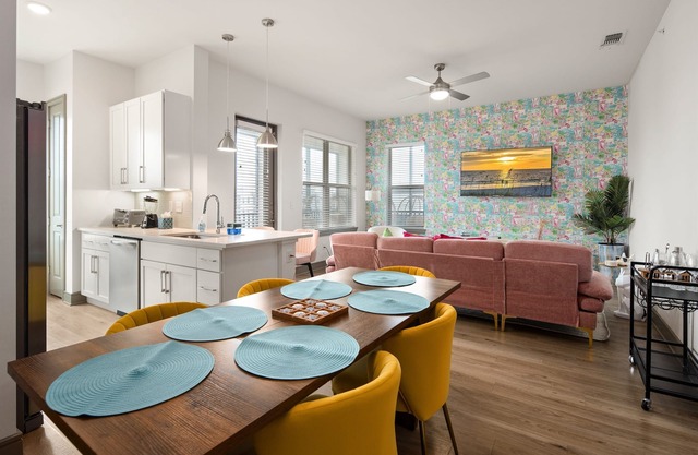 Beachy Dream 3BR/2BA w./Pool, Gym, and Theater