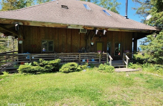 Bean Ravine - Unique Cabin overlooking Lake Superior!