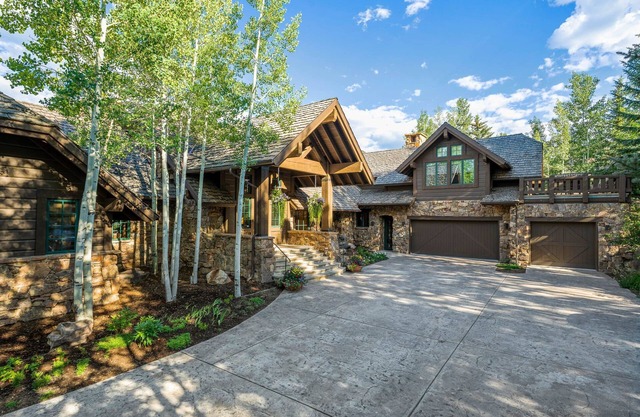 Bear Lodge by Vail Butler - Ski In/Ski Out, Hot Tub, Movie Theater