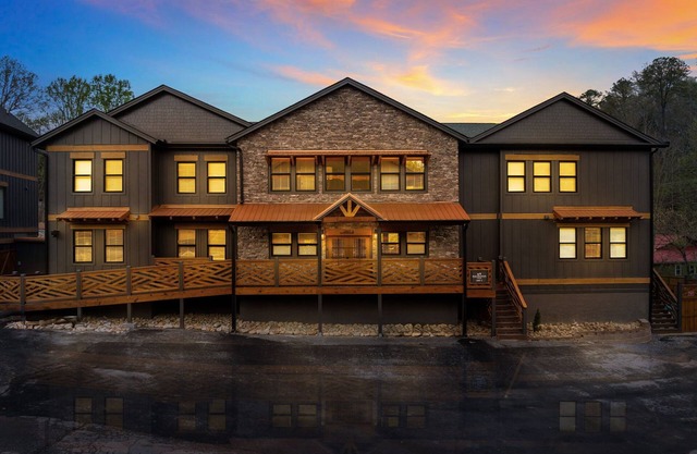 Bear Mountain Lodge | 18BR Luxury Cabin w/Pool, Theater, Mini Golf, Sleeps 86