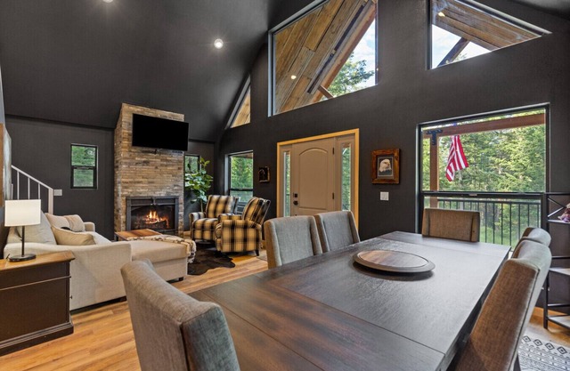 Bearly Behavin' - A-Frame Living w/Forest Views