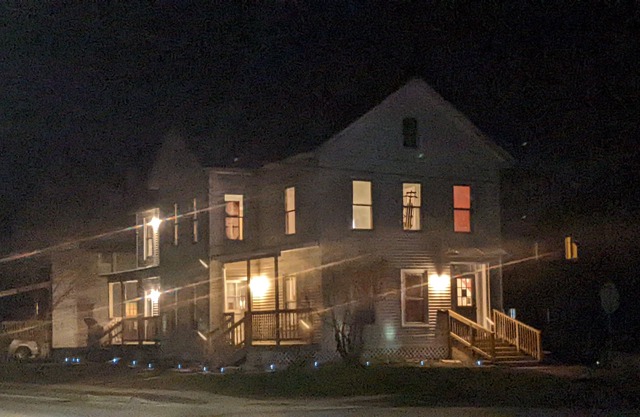 Beast of 2 East - 2 bd rm with ideal office space!